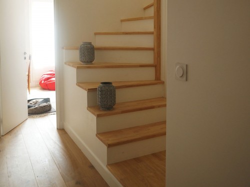 L'escalier et la lumière à tous les étages
